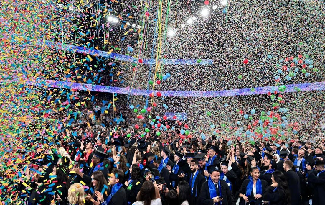 Festivitate de absolvire spectaculoasă a absolvenților UMF Cluj! Marea familie a Universității de Medicină și Farmacie din Cluj: Promoția 2024|Foto: Vlad Sterescu Facebook.com