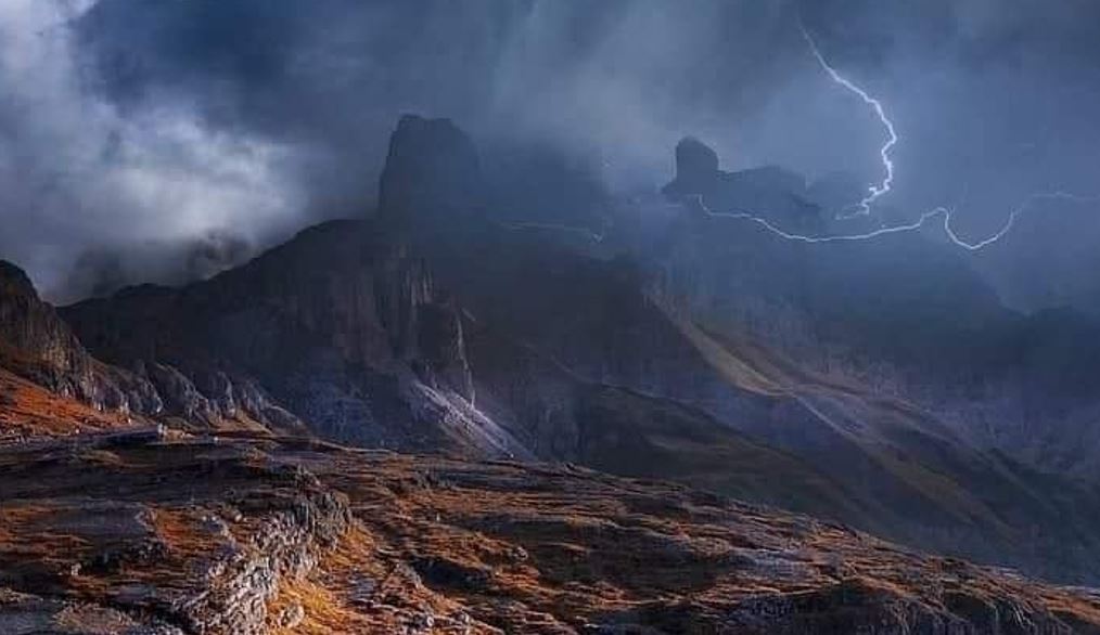 Sfaturi utile. Cum ne protejăm de fulgere pe munte?|Foto: Salvamont Romania-Dispeceratul National Salvamont Facebook.com