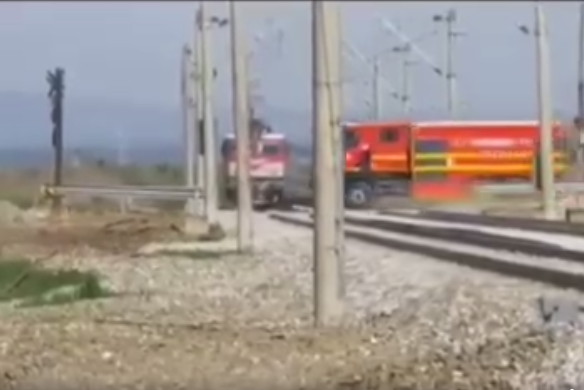 Doar o mustrare scrisă pentru șoferul autospecialei de pompieri care a trecut „milimetric” în fața unui tren| Foto: banat24 - Facebook