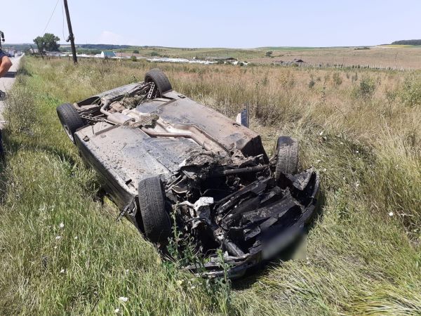 O maşină s-a răsturnat între Iclod şi Livada. Un bărbat de 50 de ani a fost transportat la spital. | Foto: ISU Cluj