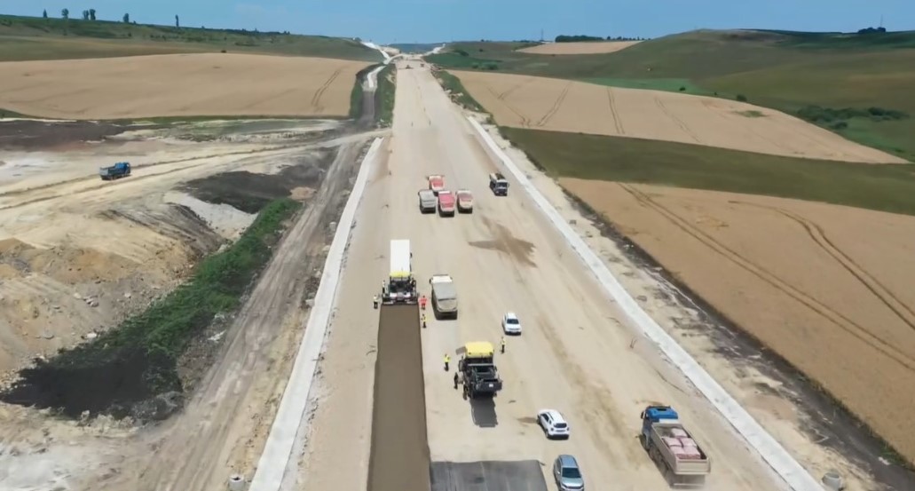 Noi imagini de pe șantierul Drumului Expres Tureni - A3. Stadiul fizic al lucrărilor se apropie de jumătate. VIDEO | Foto: Directia Regionala de Drumuri si Poduri Cluj – captură video - Facebook