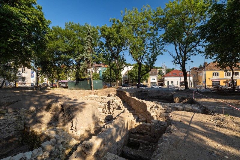 Zidurile orașului roman Napoca care au fost descoperite pe șantierul Parcului I.L. Caragiale urmează să fie conservate| Foto: Emil Boc - Facebook