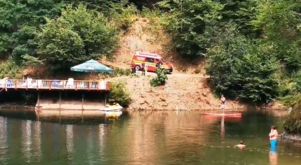 Tânărul dispărut în Lacul Tarniţa, resuscitat cu succes şi transportat la spital | Foto: ISU Cluj
