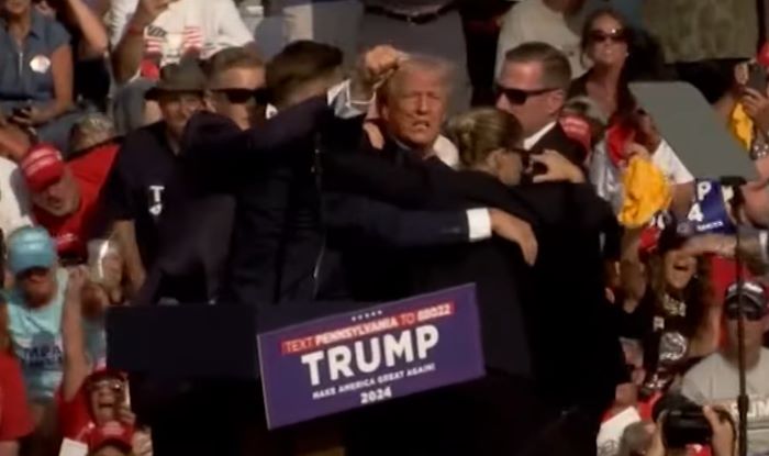 Donald Trump a fost ținta unei tentative de asasinat la un miting de campanie în Pennsylvania | Foto: CNN - YouTube