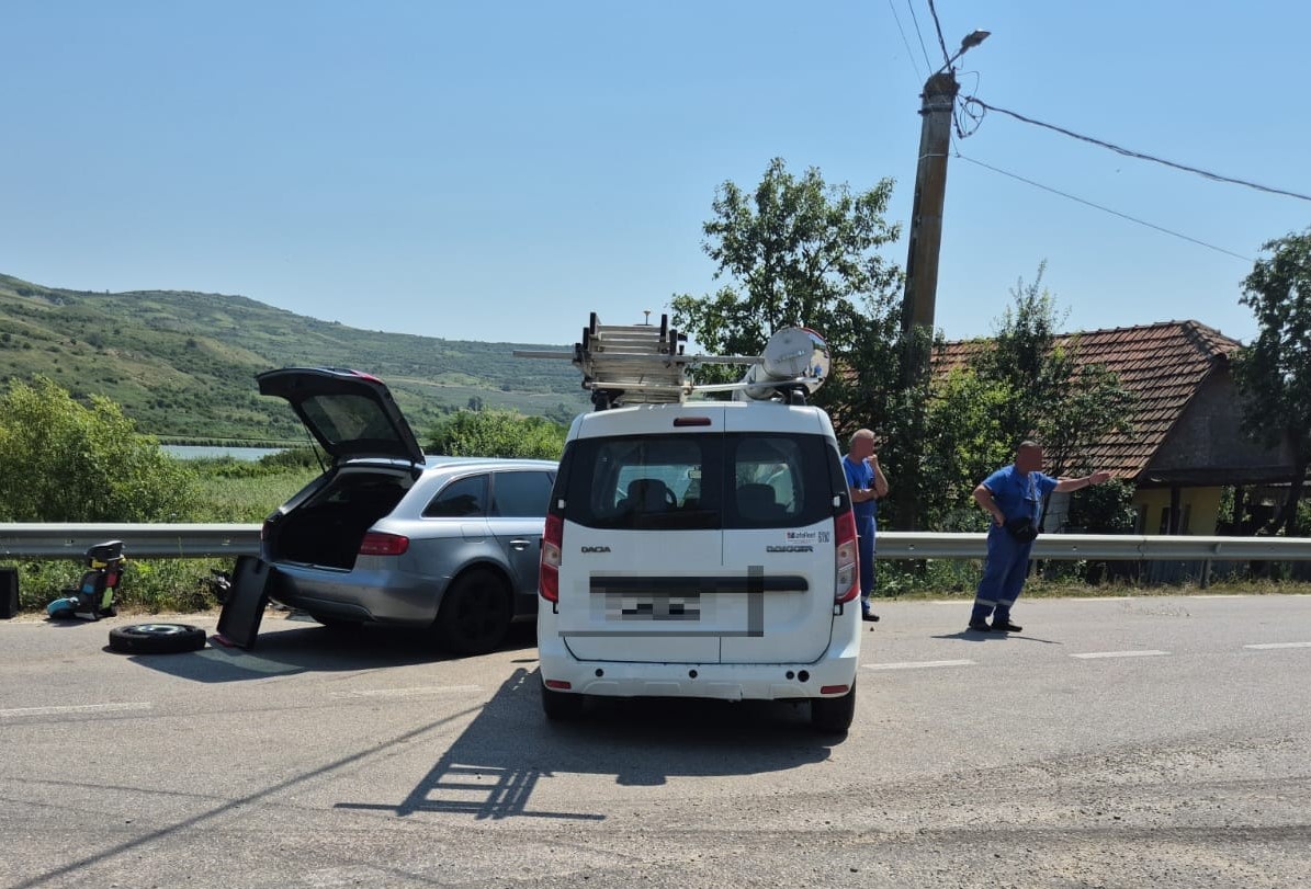 Accident la Sucutard. Un minor de 15 ani şi o femeie de 20 de ani, transportaţi la spital. | Foto: ISU Cluj