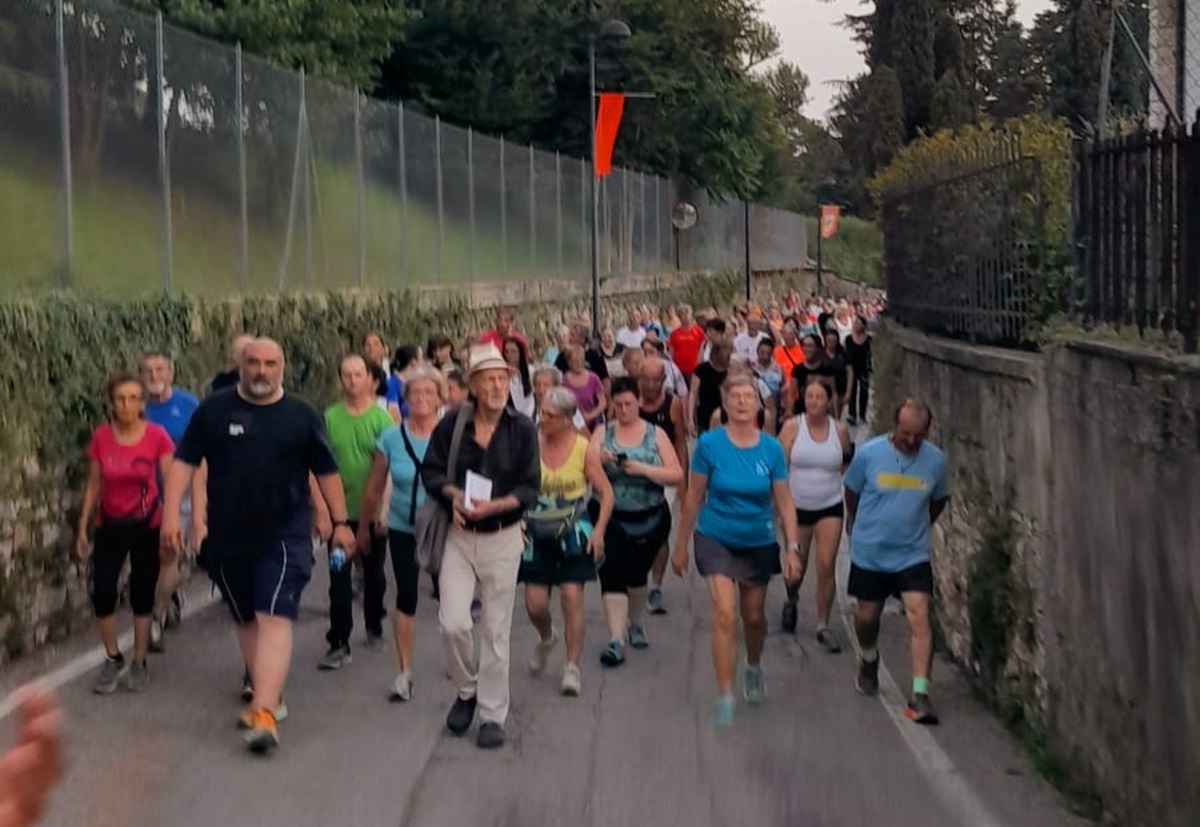 Primarul din Valdobbiadene, Italia, a început să alerge după ce s-a îngrășat 40 de kilograme, iar orașul aleargă cu el. Foto: Luciano Fregonese /Facebook