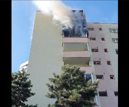 Incendiu la un bloc de locuințe de pe Calea Florești|Foto: ISU Cluj
