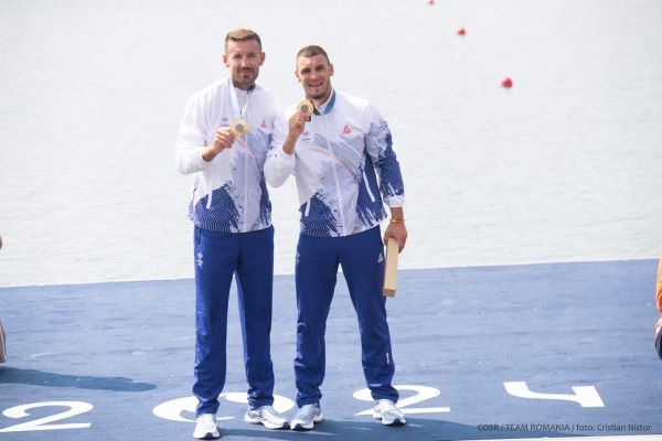 Canotorii români Andrei Cornea şi Marian Enache au cucerit aurul la dublu vâsle masculine. | Foto: Comitetul Olimpic şi Sportiv Român - Facebook