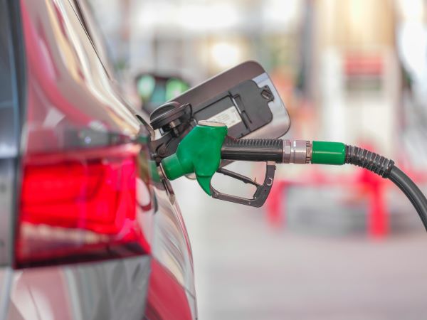Cresc prețurile la carburant. Benzina s-a scumpit cu 4 bani pe litru. | Foto: pexels.com