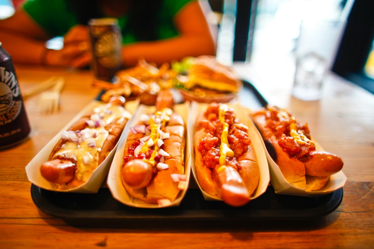 Hot dog-ul și șunca adaugă ani buni la vârsta creierului. Foto: pexels.com