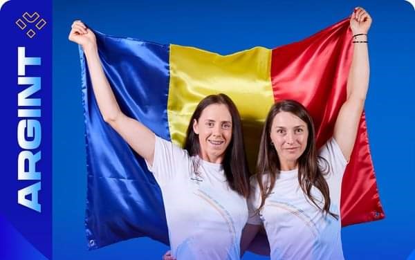 Medalii de argint la JO 2024 pentru canotoarele românce, Ioana Vrînceanu şi Roxana Anghel | Foto: Comitetul Olimpic şi Sportiv Român - Facebook