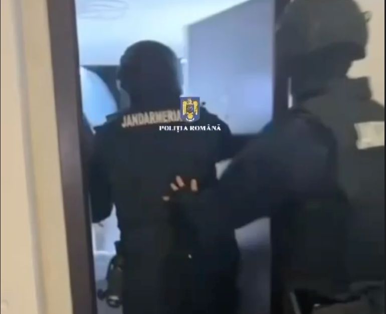 Patru persoane, reținute de polițiști pentru proxenetism | Foto: captură video IPJ Cluj