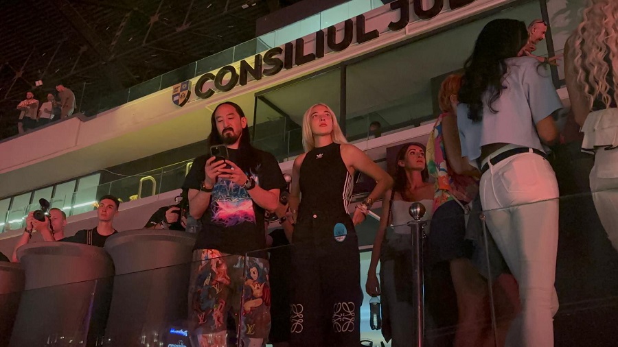 Steve Aoki pe Cluj Arena a ascultat concertele artiștilor de la Untold. Foto: monitorulcj.ro