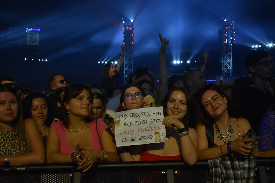 Toate fetele de pe Cluj Arena s-au îndrăgostit de artistul britanic Louis Tomlinson. Foto: monitorulcj.ro