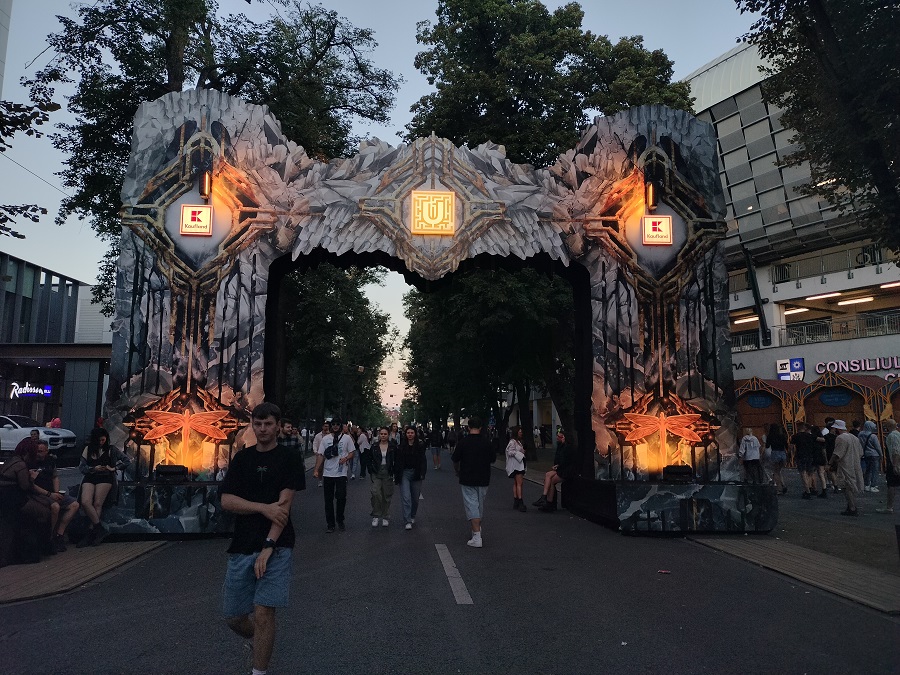 Cei mai rezistenți dintre toți. Au închis festivalul după 6 dimineața. Foto: monitorulcj.ro