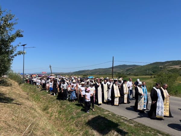 Credincioşii, în pelerinaj spre Mănăstirea Nicula. Programul slujbelor. | Foto: Radio Renașterea - Facebook