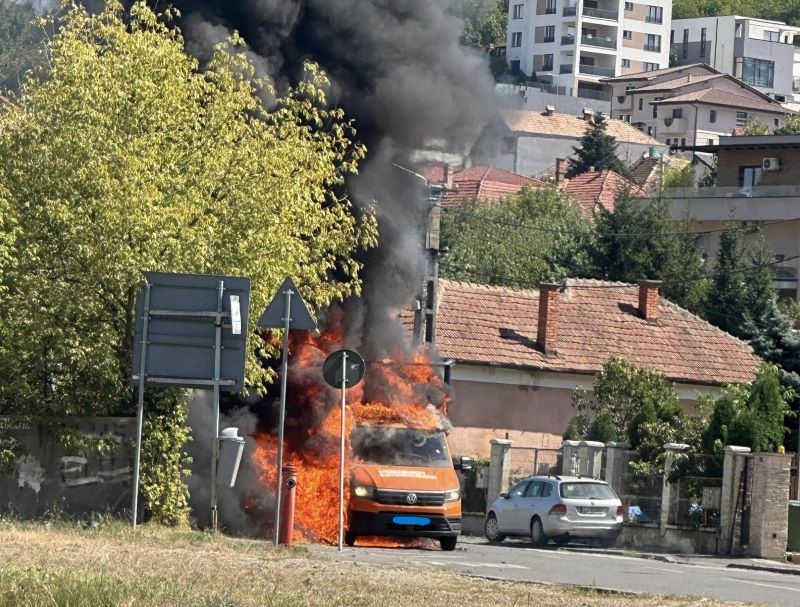 Camion în flăcări pe o stradă din Cluj-Napoca | Foto: Info Trafic Cluj-Napoca - Facebook