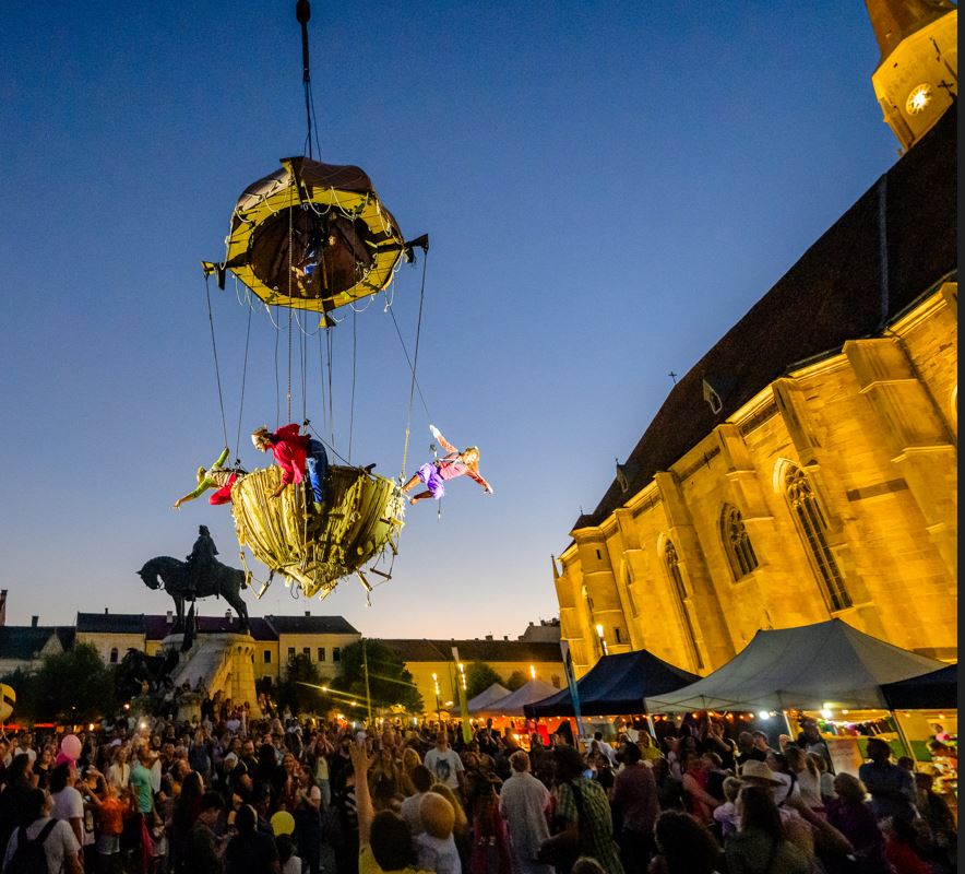 Premieră mondială la Festivalul stradal WonderPuck. Spectacol la 40 de metri înălțime, în Piata Unirii din Cluj-Napoca|Foto: Consiliul Judetean Cluj