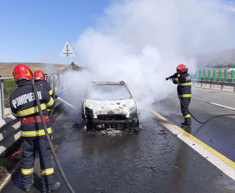 Mașină în flăcări pe A3 | Foto: ISU Cluj