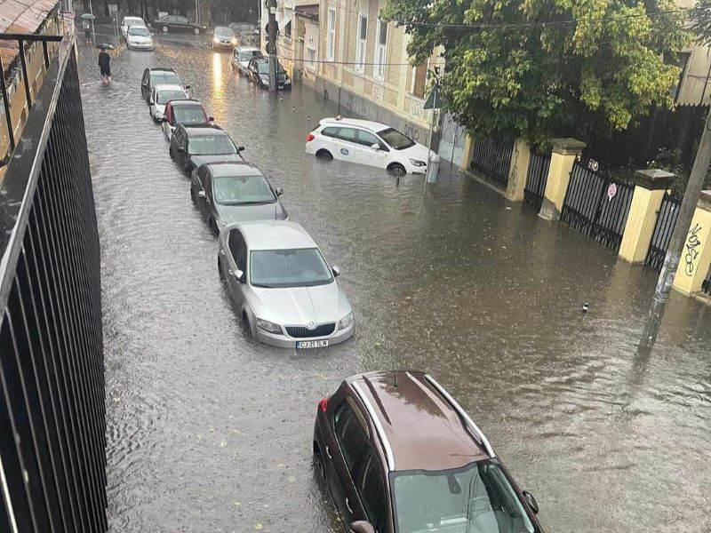 Strada Mihai Eminescu din Cluj-Napoca, una dintre străzile inundate - 27.08. 2024 | Foto: Info Trafic jud.Cluj - Facebook