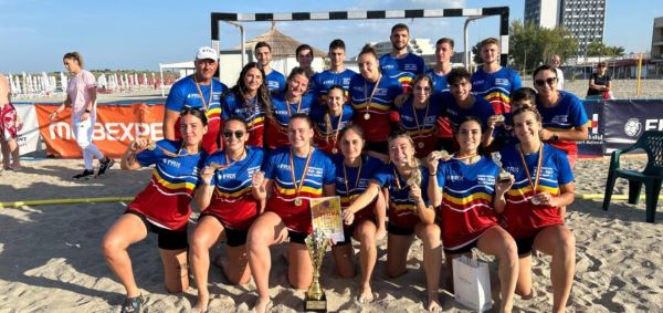 Medalii de aur pentru handbaliștii de la CS Universitatea Cluj, la Campionatul Naţional de Beach Handball Mamaia | Foto: u-cluj.ro