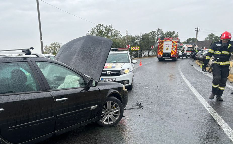 Accident rutier grav pe DN1E60. Două victime, descarcerate de pompieri|Foto: ISU Cluj