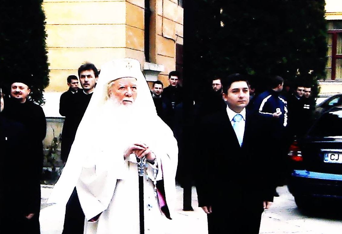 Patriarhul Teoctist și „prietenul cel tânăr de la Cluj”, Alin Tișe|Foto: arhiva personală Alin Tișe, în cartea „Poveste pentru tata”