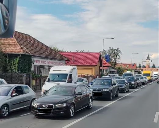 Trafic aglomerat, vineri, în Cluj. Clujenii preferă mașina transportului public gratuit|Foto: Info Trafic Jud. Cluj-Campean Răzvan-Facebook