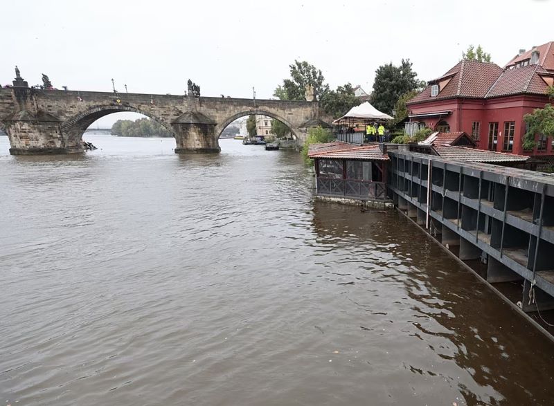 Praga, în alertă maximă de inundații. Ploi torențiale, așteptate în Europa Centrală  | Foto: @goldseek - X