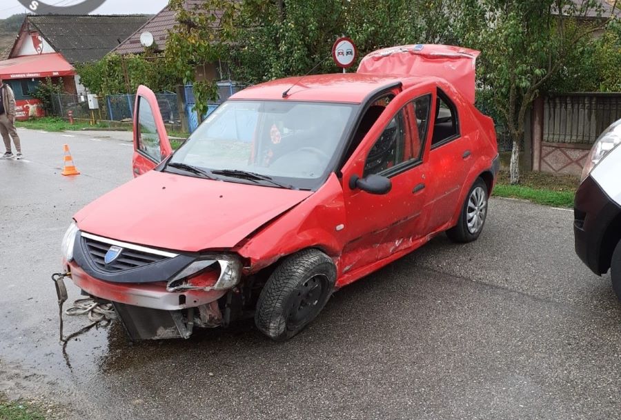 Un accident rutier a avut loc, sâmbătă, în localitatea Fundătura, județul Cluj | Foto: ISU Cluj