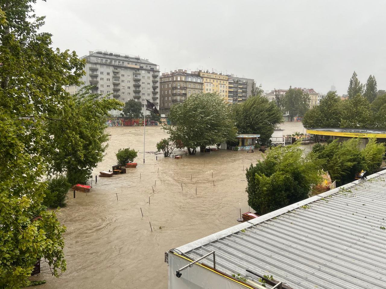 Ninsori masive și inundații puternice în Austria | Foto: @NationalIndNews - X