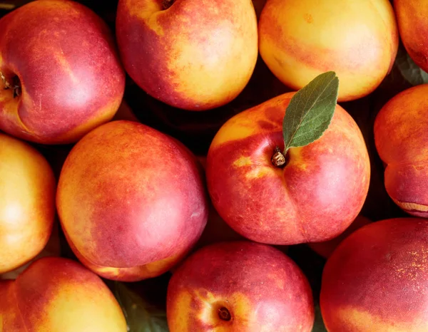 Nectarine cu nivel ridicat de pesticide, retrase de la vânzare din mai multe magazine | Foto: Depositphotos.com