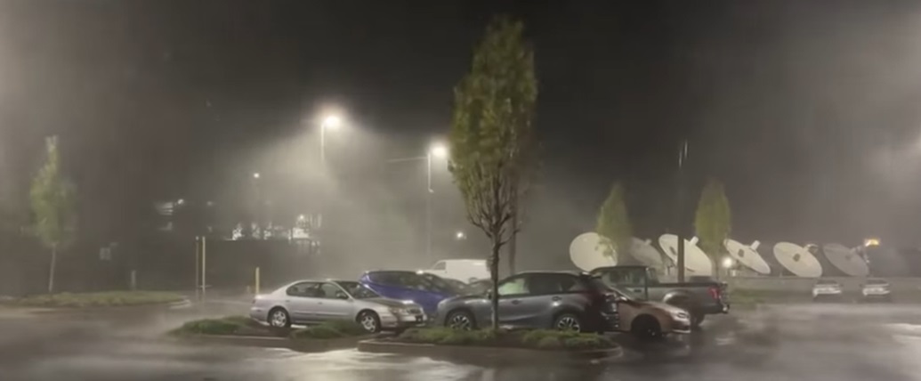 Uraganul Helene a devastat sud-estul SUA. A provocat 43 de morți și a lăsat milioane de oameni fără curent electric. Foto: captură Youtube / CBS News