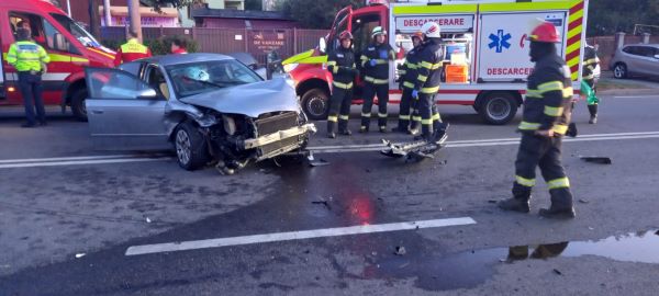 Accident grav între 3 maşini şi un autotren, pe strada Corneliu Coposu | Foto: ISU Cluj