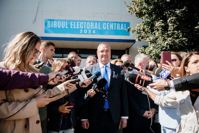 Nicolae Ciucă și-a depus oficial candidatura la Președinția României | Foto: Nicolae Ionel Ciuca - Facebook