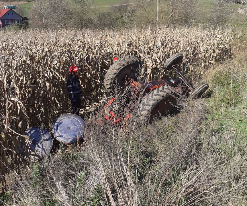 Un tânăr a murit strivit de tractor, în Țaga. Echipajele de intervenție nu au reușit să îl salveze.|Foto: ISU Cluj