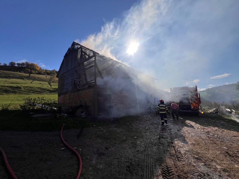 Incendiu în comuna Călățele, județul Cluj | Foto: ISU Cluj