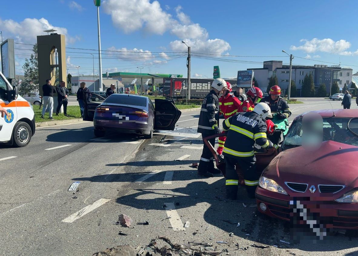 Mai multe victime, printre care o femeie și un copil de opt luni, au ajuns la spital, în urma unui grav accident rutier produs în Dej|Foto: ISU Cluj