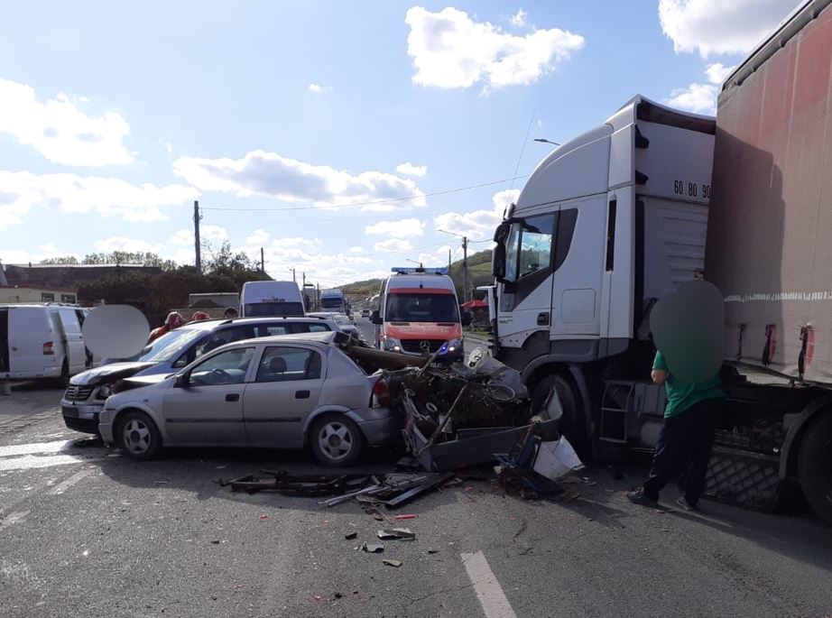 O femeie a ajuns la spital în urma unui accident rutier produs la ieșire din Gherla|Foto: ISU Cluj