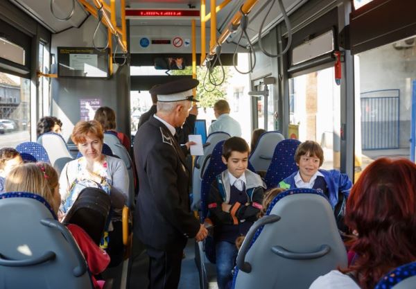 Investiții în autobuze școlare și infrastructura termică, în comunele din Cluj | Foto: Emil Boc - Facebook