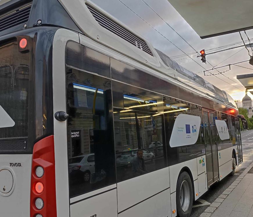 Clujul va avea prima stație de producere și alimentare cu hidrogen|Foto: Autobuz cu hidrogen, testat pe străzile din Cluj, mai 2024|monitorulcj.ro