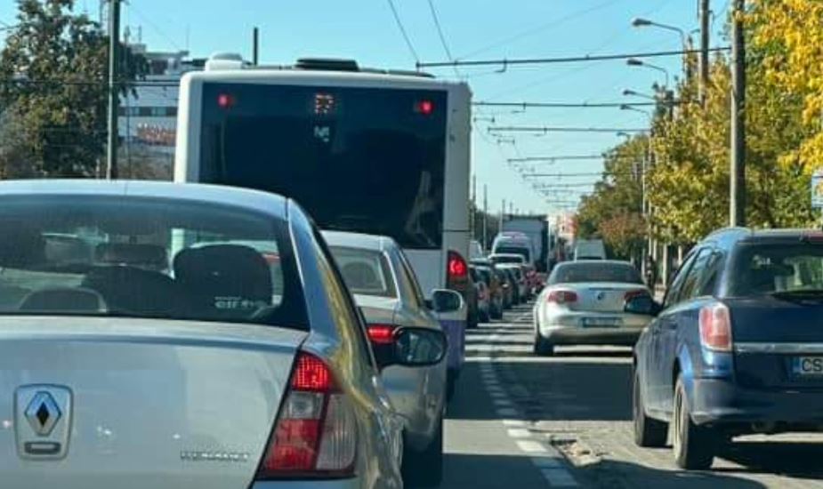 Haos în traficul din Timișoara, după ce un influencer a promis plinuri gratuite de combustibil șoferilor din oraș|Foto: banatulazi.ro