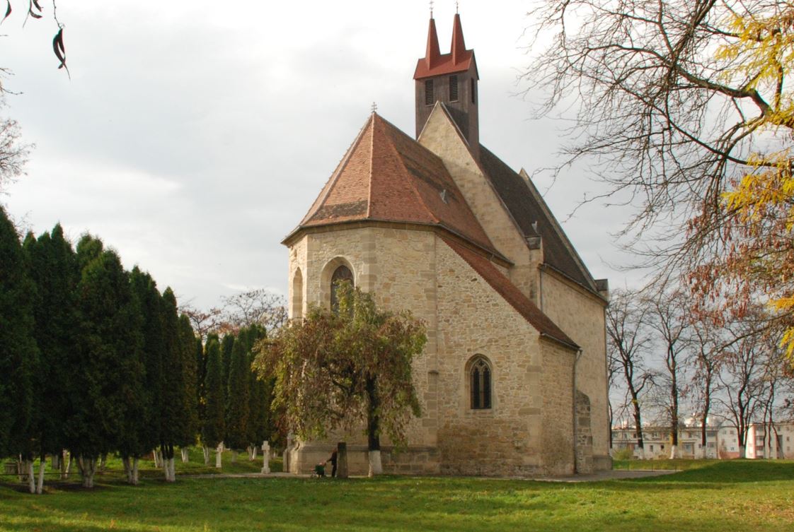 Unul din cele mai însemnate edificii din Cluj, Biserica Calvaria din Mănăștur, pus în valoare prin intermediul iluminatului public arhitectural.|Foto: monitorulcj.ro