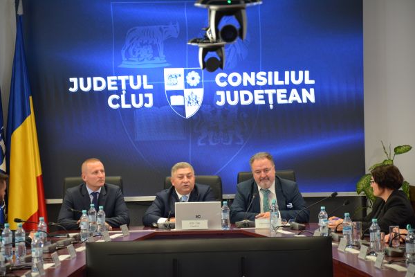 De la stânga la dreapta, Radu Rațiu vicepreședinte CJ Cluj, Alin Tișe președintele CJ Cluj și Vákár István vicepreședinte CJ Cluj| Foto: Consiliul Județean Cluj