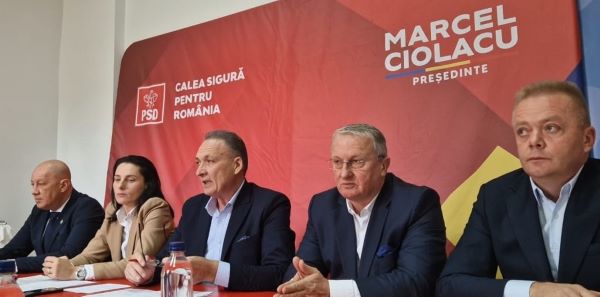 Prezentarea măsurilor din programul de guvernare PSD | Foto: de la stânga la dreapta - Răzvan Ciortea, senator şi candidat pentru Camera Deputaţilor, Adina Emilia Marinca, consilier local Câmpia Turzii şi candidată pentru Senatul României, Alexandru Cordoş, consilier judeţean, secretar executiv PSD Cluj şi candidat pentru Senatul României, Remus Lăpuşan, prim-vicepreşedinte PSD Cluj şi candidat pentru Camera Deputaţilor, Ioan Oleleu, vicepreşedinte ANSVSA şi candidat pentru Camera Deputaţilor - monitorulcj.ro