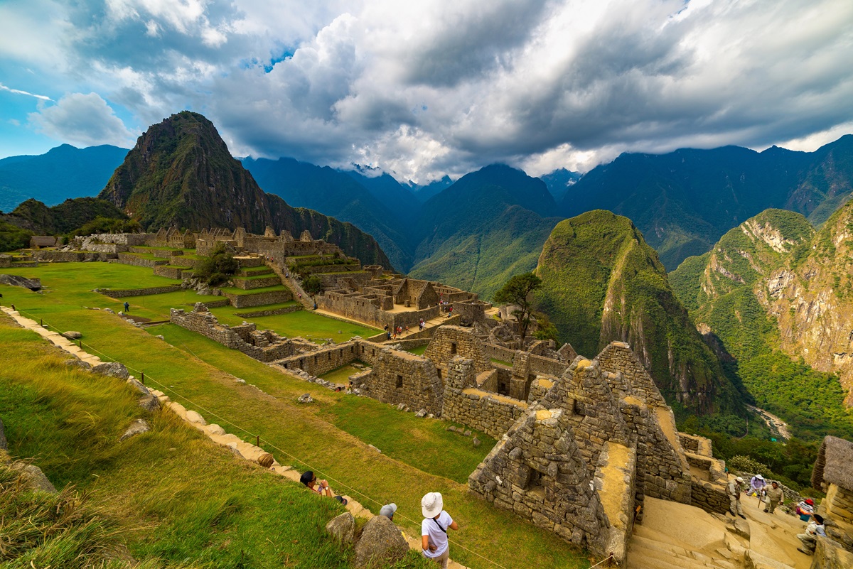 Autoritățile din Peru au fost nevoite să instaleze camere de supraveghere la Machu Picchu după ce o femeie a împrăștiat cenușă umană în celebrul sit și a postat videoclipul pe TikTok. Foto: depositphotos.com