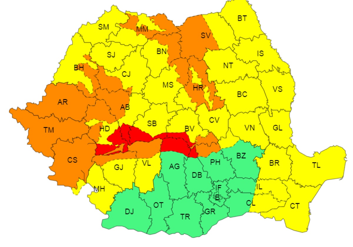 România intră sub asaltul iernii cu cod roșu de viscol în șapte județe montane, unde vântul va depăși 120 km/h, în timp ce jumătate din țară va fi afectată de ninsori abundente și rafale puternice de vânt. Foto: Captură ANM