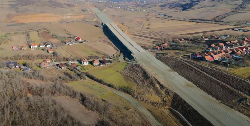 Autostrada Transilvania. Cum avansează lucrările între Nădășelu și Mihăești, pe unul dintre cele mai complexe tronsoane|sursa: SergiuPnt - Autostrada A3 Nădășelu - Mihăiești |youtube.com