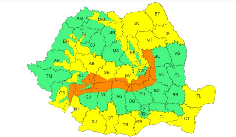 Meteorologii au emis patru avertizări de vreme rea pentru marți, inclusiv un cod portocaliu de viscol în Carpați cu rafale de până la 120 km/h și coduri galbene de vânt puternic pentru jumătate din țară. Foto: captură ANM