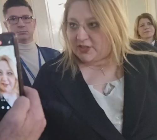 Parchetul deschide un dosar pentru purtare abuzivă după ce Diana Șoșoacă a agresat verbal o jurnalistă|Sursa: Diana Iovanovici Șoșoacă-Oficial – Facebook